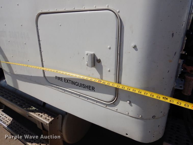 image for item DM2499 1993 Freightliner FLD  semi truck