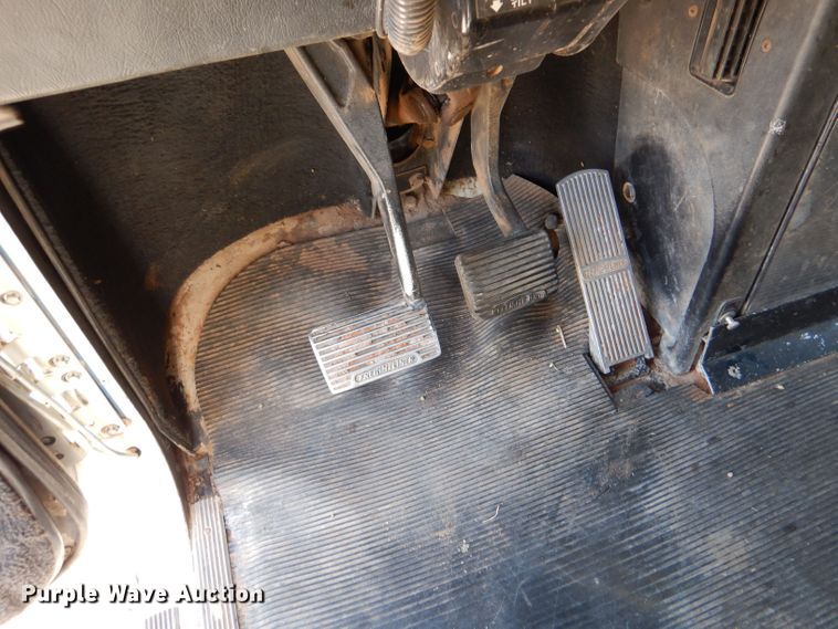 image for item DM2499 1993 Freightliner FLD  semi truck