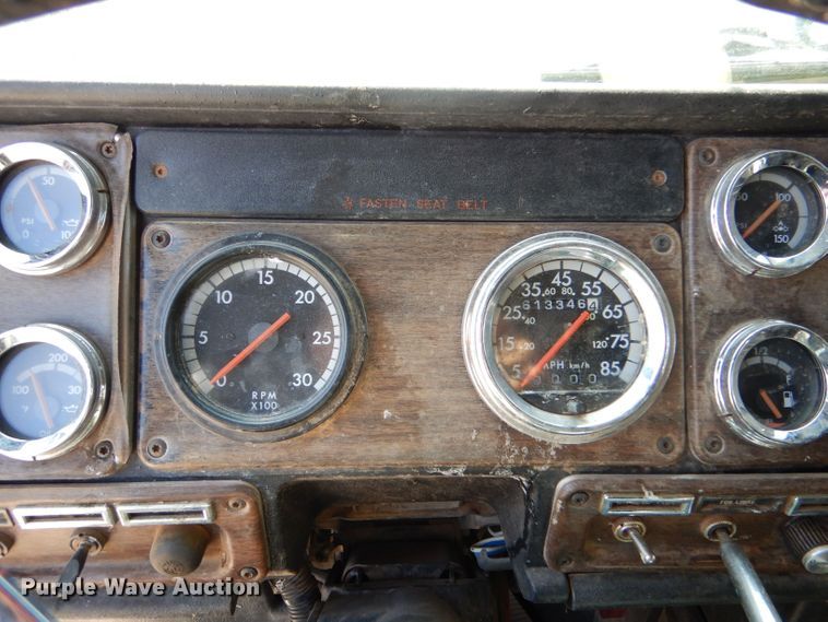 image for item DM2499 1993 Freightliner FLD  semi truck