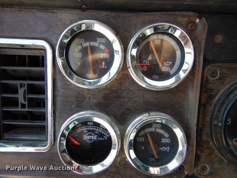 image for item DM2499 1993 Freightliner FLD  semi truck