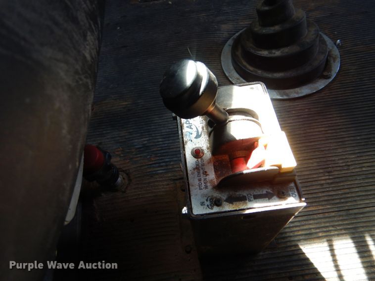 image for item DM2499 1993 Freightliner FLD  semi truck