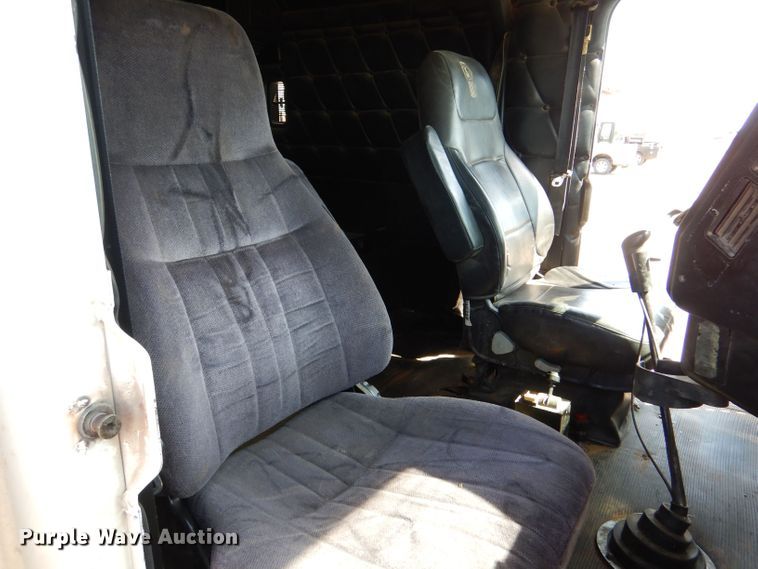 image for item DM2499 1993 Freightliner FLD  semi truck