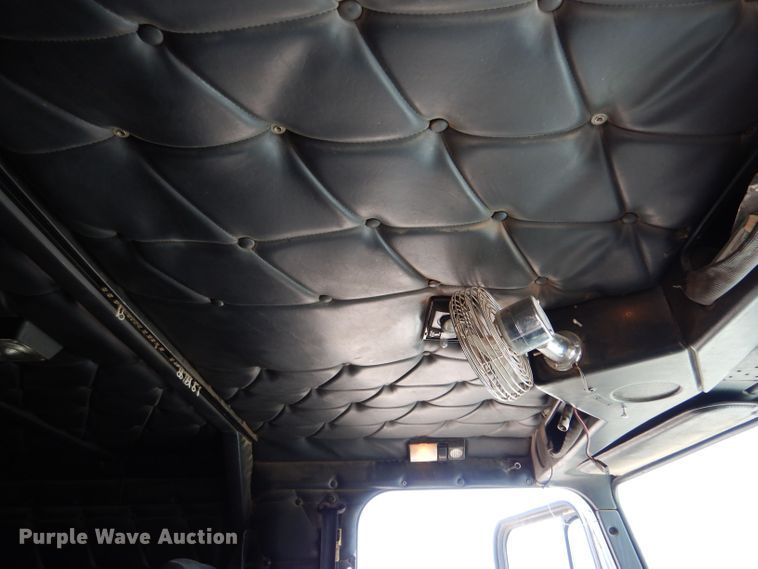 image for item DM2499 1993 Freightliner FLD  semi truck