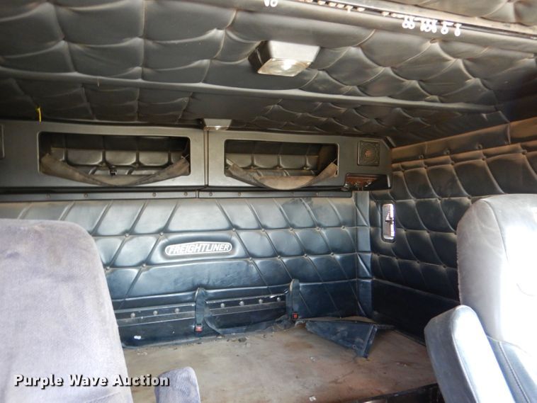 image for item DM2499 1993 Freightliner FLD  semi truck