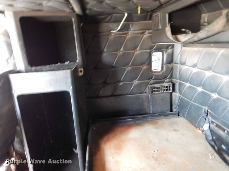 image for item DM2499 1993 Freightliner FLD  semi truck