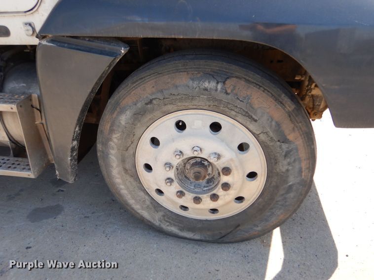 image for item DM2499 1993 Freightliner FLD  semi truck