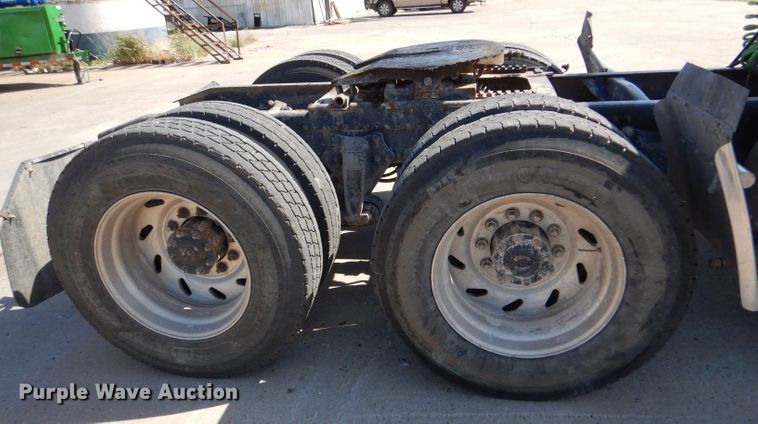 image for item DM2499 1993 Freightliner FLD  semi truck