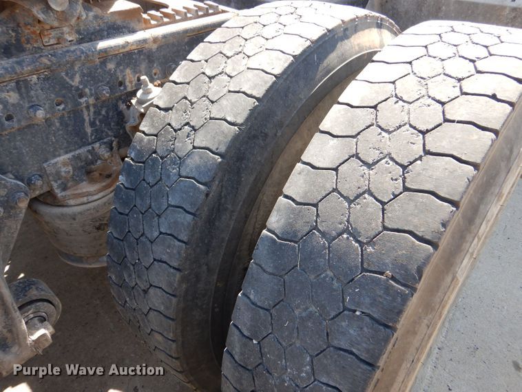 image for item DM2499 1993 Freightliner FLD  semi truck