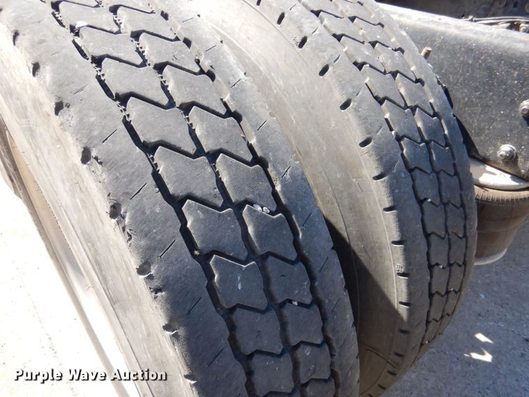 image for item DM2499 1993 Freightliner FLD  semi truck