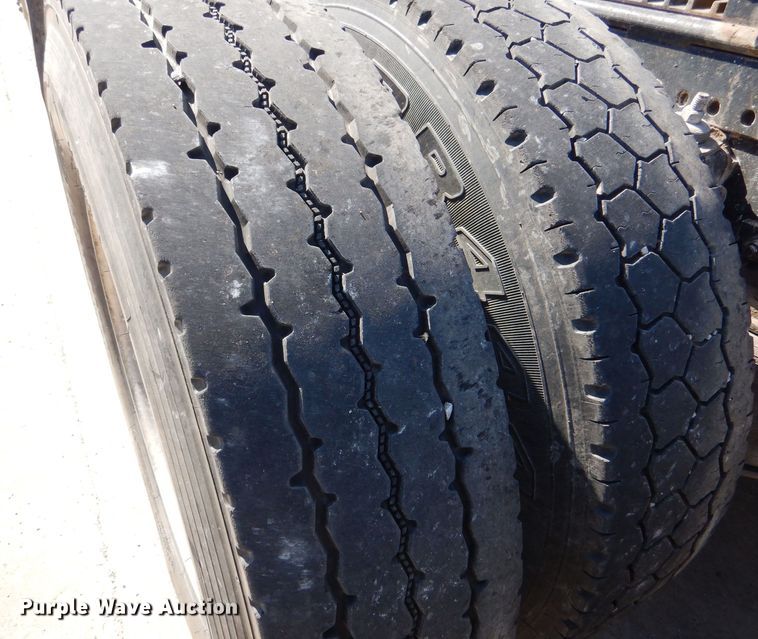 image for item DM2499 1993 Freightliner FLD  semi truck