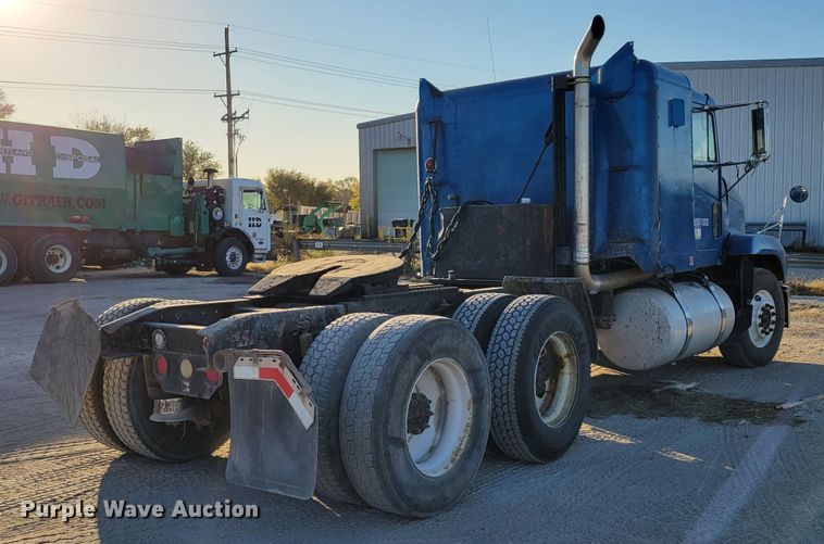 image for item DM8080 1993 Freightliner FLD120  semi truck