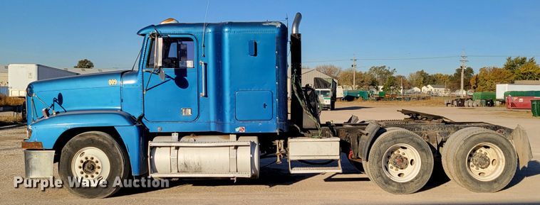 image for item DM8080 1993 Freightliner FLD120  semi truck