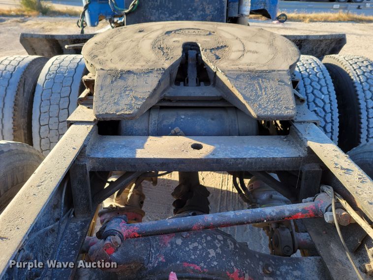 image for item DM8080 1993 Freightliner FLD120  semi truck