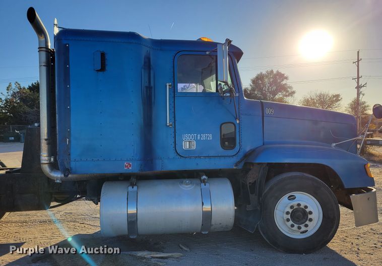 image for item DM8080 1993 Freightliner FLD120  semi truck