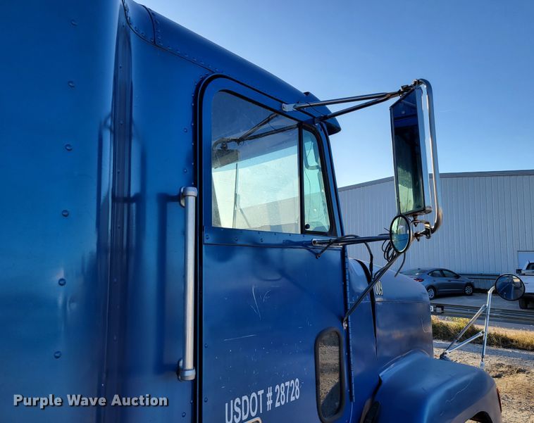 image for item DM8080 1993 Freightliner FLD120  semi truck