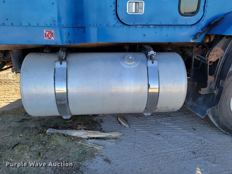 image for item DM8080 1993 Freightliner FLD120  semi truck