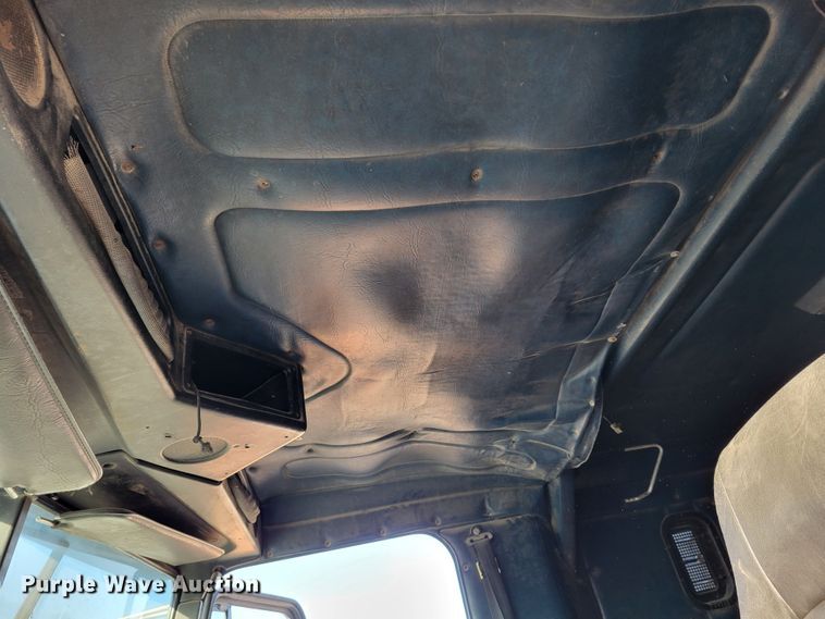 image for item DM8080 1993 Freightliner FLD120  semi truck