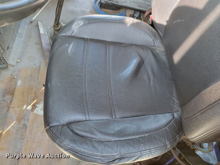 image for item DM8080 1993 Freightliner FLD120  semi truck