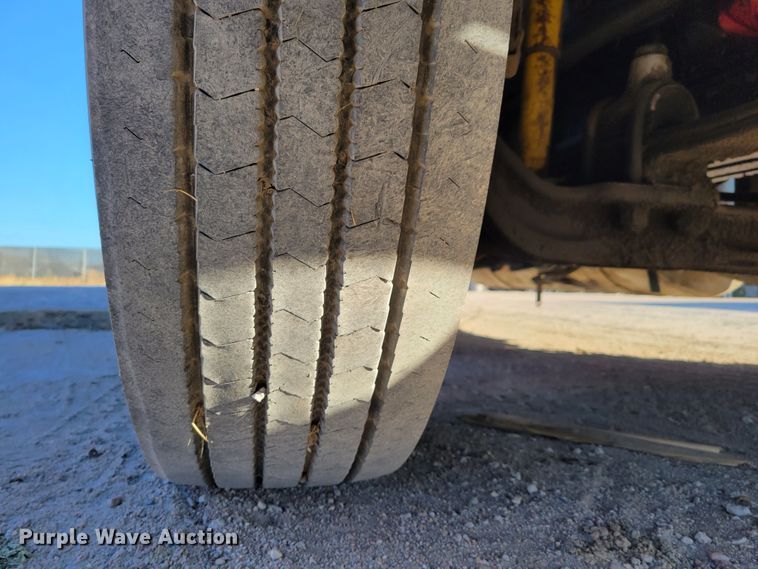 image for item DM8080 1993 Freightliner FLD120  semi truck