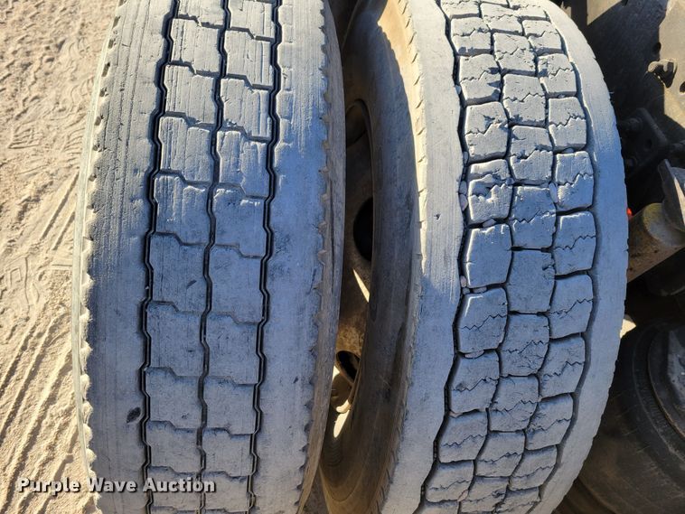 image for item DM8080 1993 Freightliner FLD120  semi truck