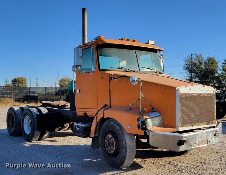 image for item DM8081 1994 White GMC WCA  semi truck