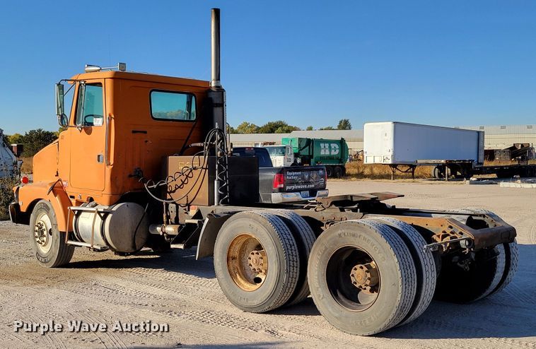 image for item DM8081 1994 White GMC WCA  semi truck