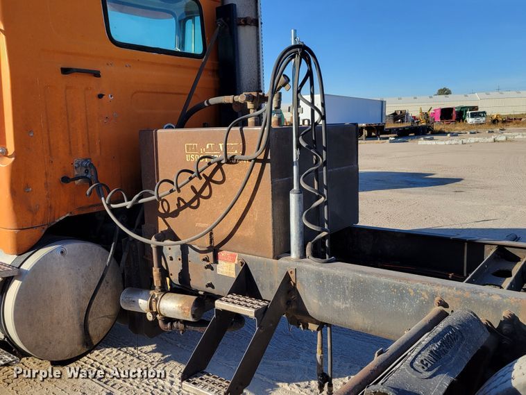 image for item DM8081 1994 White GMC WCA  semi truck