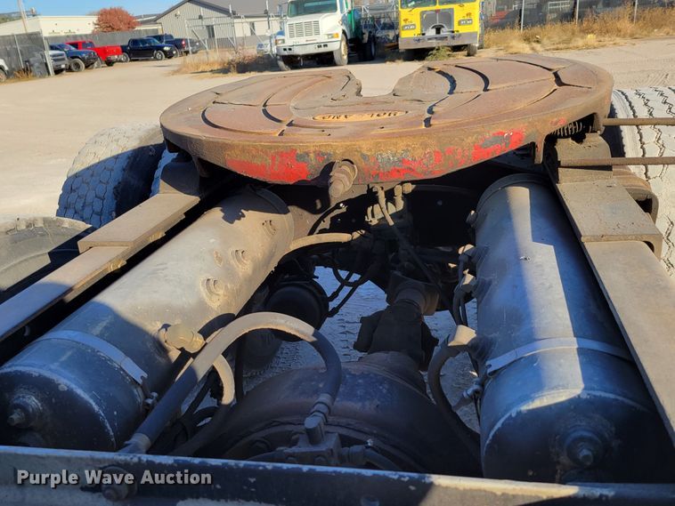 image for item DM8081 1994 White GMC WCA  semi truck