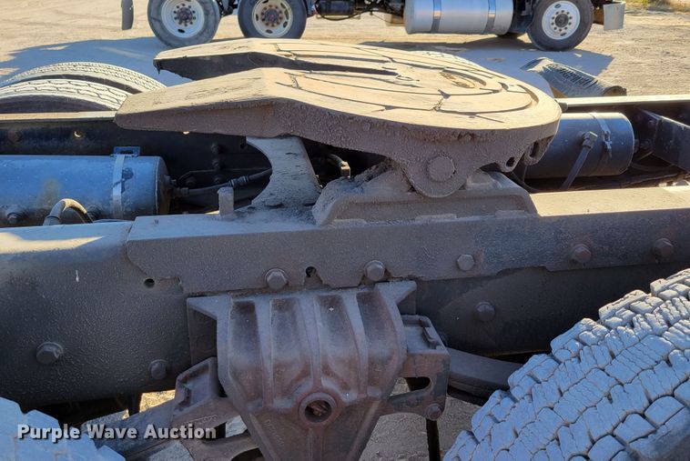 image for item DM8081 1994 White GMC WCA  semi truck