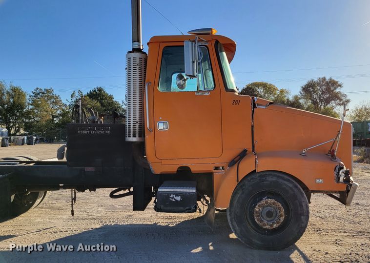 image for item DM8081 1994 White GMC WCA  semi truck