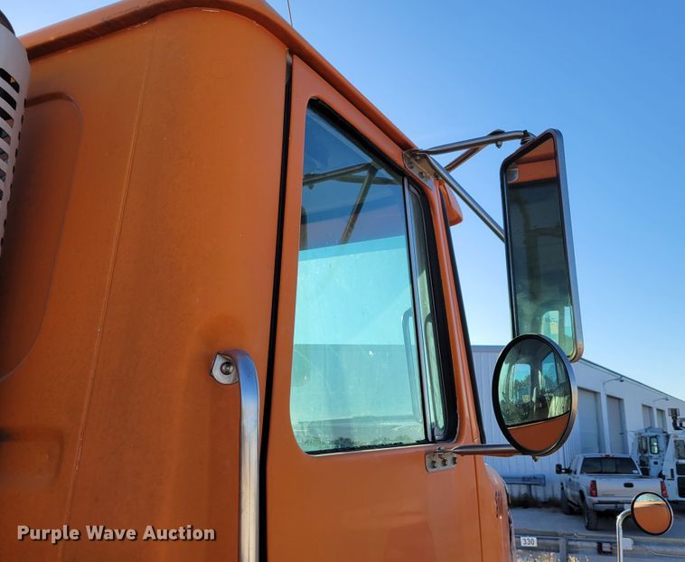 image for item DM8081 1994 White GMC WCA  semi truck