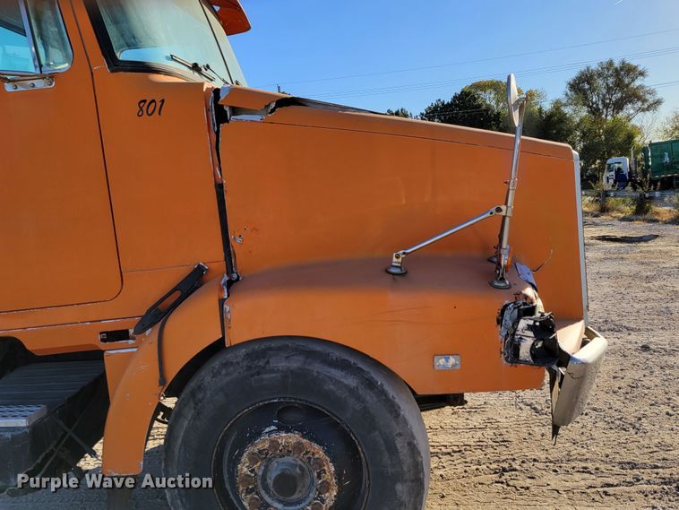 image for item DM8081 1994 White GMC WCA  semi truck