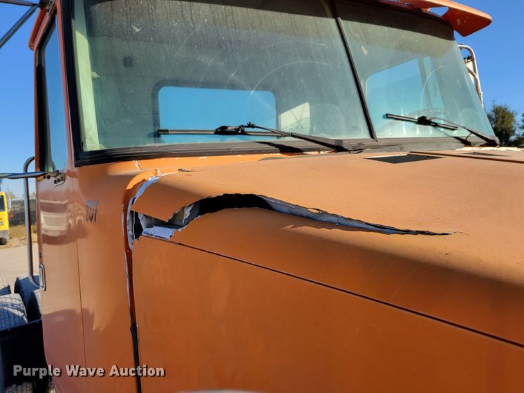 image for item DM8081 1994 White GMC WCA  semi truck