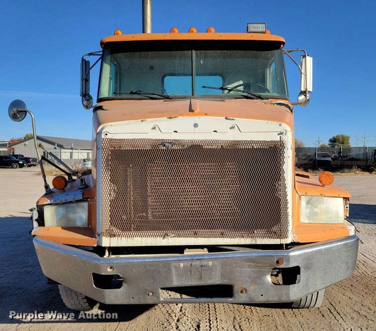 image for item DM8081 1994 White GMC WCA  semi truck