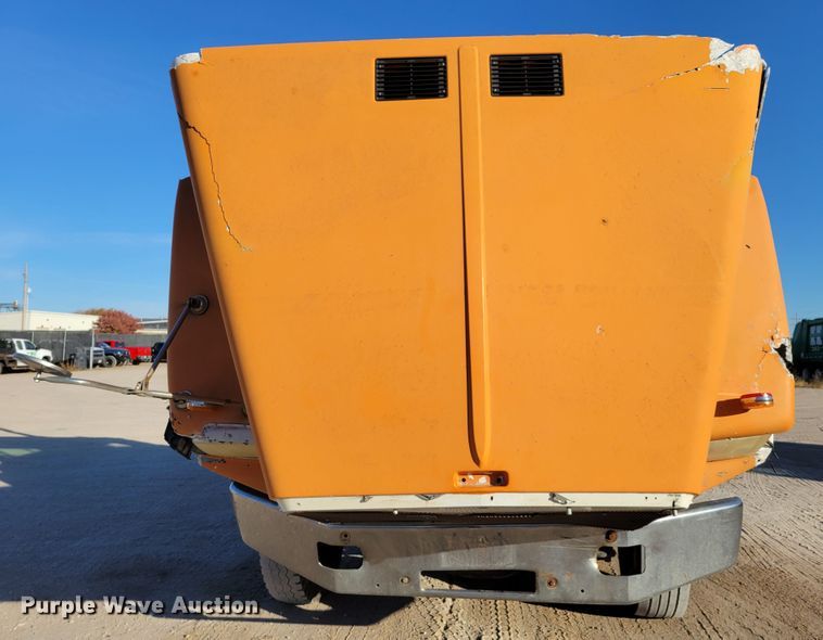 image for item DM8081 1994 White GMC WCA  semi truck