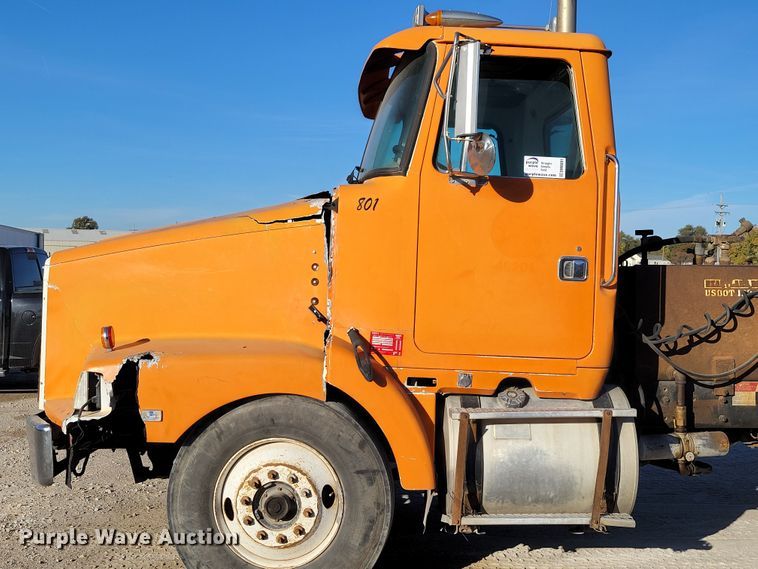 image for item DM8081 1994 White GMC WCA  semi truck