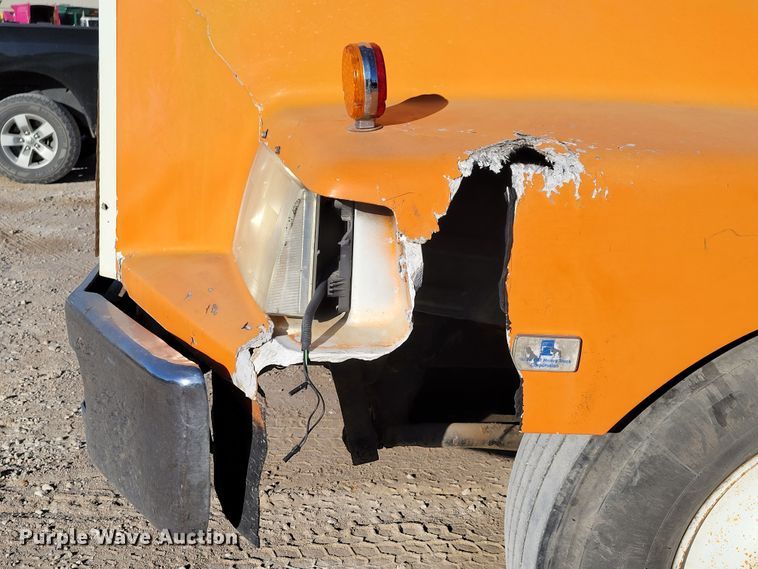 image for item DM8081 1994 White GMC WCA  semi truck