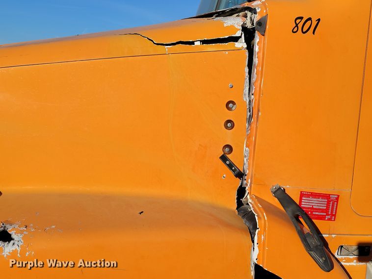 image for item DM8081 1994 White GMC WCA  semi truck