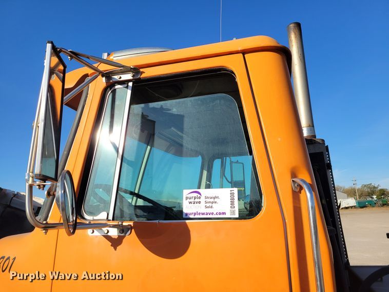 image for item DM8081 1994 White GMC WCA  semi truck