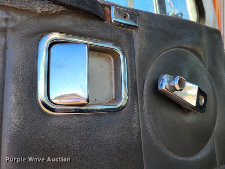 image for item DM8081 1994 White GMC WCA  semi truck