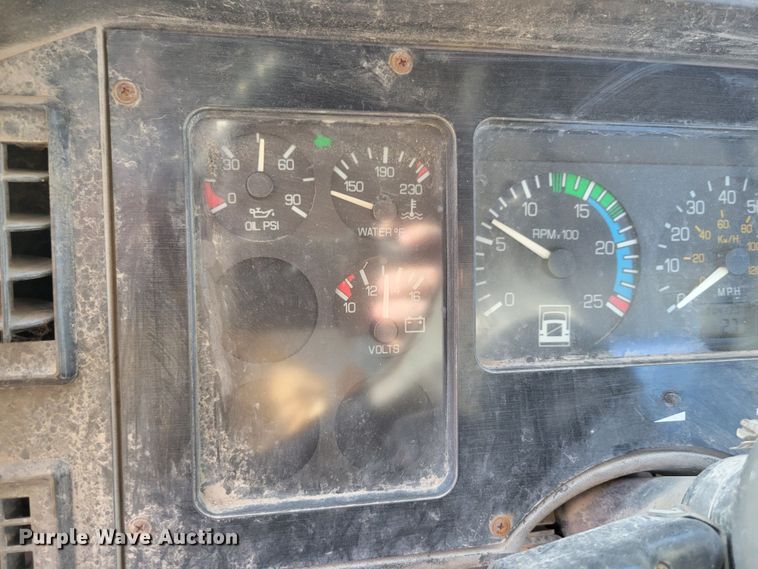 image for item DM8081 1994 White GMC WCA  semi truck