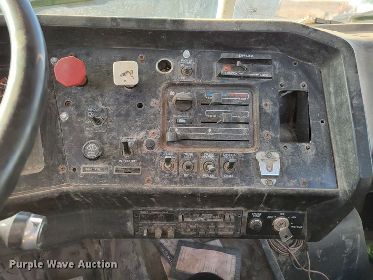 image for item DM8081 1994 White GMC WCA  semi truck