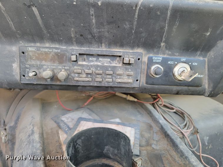 image for item DM8081 1994 White GMC WCA  semi truck