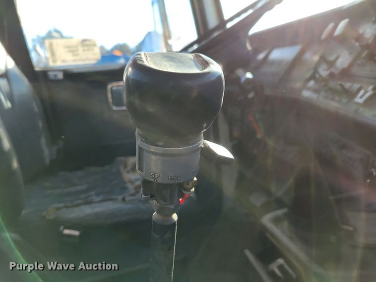 image for item DM8081 1994 White GMC WCA  semi truck