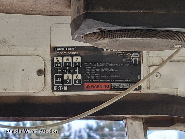 image for item DM8081 1994 White GMC WCA  semi truck