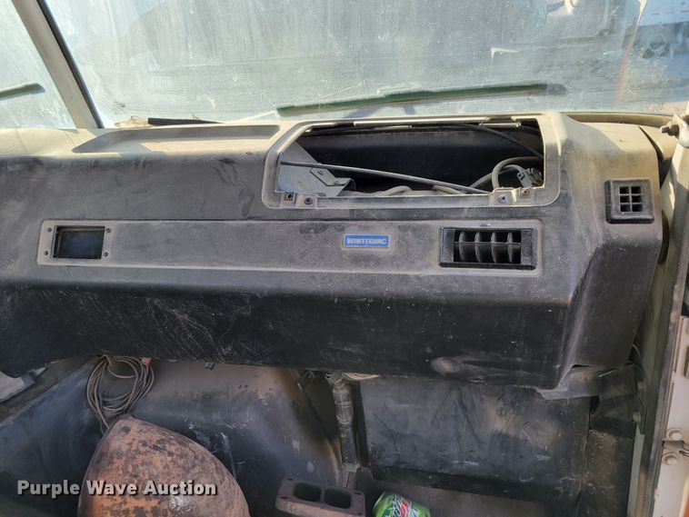 image for item DM8081 1994 White GMC WCA  semi truck