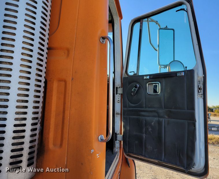 image for item DM8081 1994 White GMC WCA  semi truck