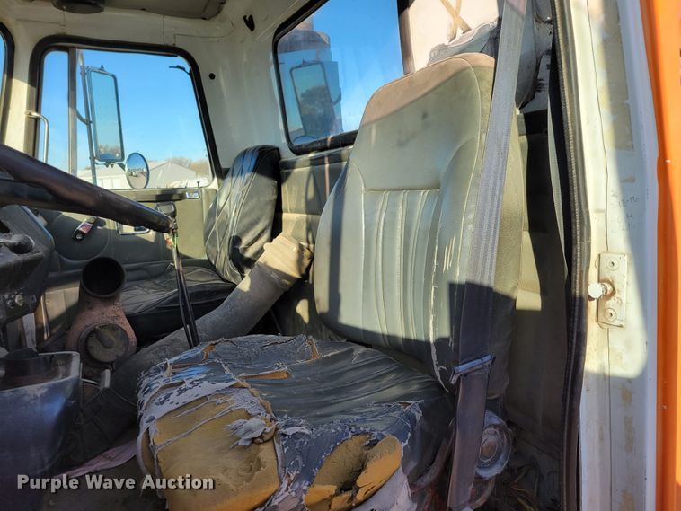 image for item DM8081 1994 White GMC WCA  semi truck