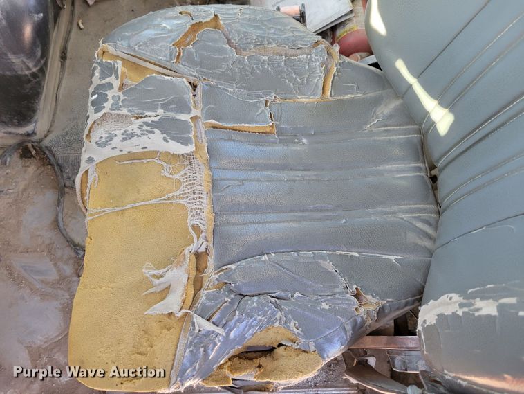 image for item DM8081 1994 White GMC WCA  semi truck