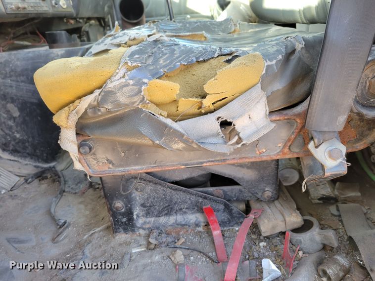 image for item DM8081 1994 White GMC WCA  semi truck